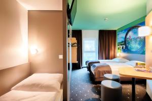 Postel nebo postele na pokoji v ubytování B&B Hotel Wetzlar
