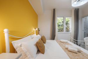 Postel nebo postele na pokoji v ubytování Sa Domu Colorada- Eleganza e comfort nel centro di Villasimius