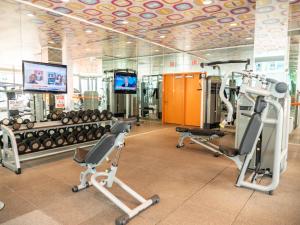 Pusat kecergasan dan/atau kemudahan kecergasan di Luxurious 2Bedroom Apt Parking in Brickell.