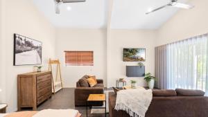 Ένα ή περισσότερα κρεβάτια σε δωμάτιο στο Poolside Palms Villa +25 φωτογραφίες