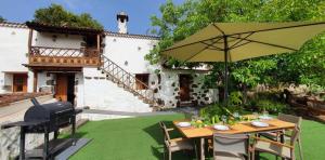 Κήπος έξω από το Las Calas A by Villas Rivero