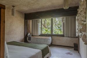 Кровать или кровати в номере Mayan Monkey Isla Mujeres - Social Hotel