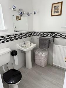 Fotografie z fotogalerie ubytování Loch Long Cottage - 3 nights minimum stay v destinaci Bundalloch + 28 fotografií