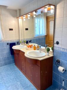 Bilik mandi di CASA en CAMBRILS
