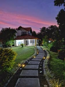 Photo de la galerie de l'établissement Beach and Mountain House near to Panama, à Sajalices