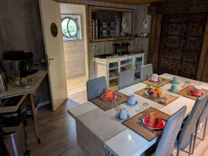 a kitchen with a table and chairs in a kitchen at péniche Ino Lefkothea II chambre d'hôtes in Dole