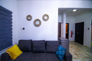 Φωτογραφία από το άλμπουμ του Cozy Luxury - East Legon Apt - WiFi, Netflix & AC σε Accra