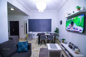 Φωτογραφία από το άλμπουμ του Cozy Luxury - East Legon Apt - WiFi, Netflix & AC σε Accra +19 φωτογραφίες