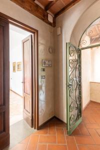 an entrance to a room with an open door at Agriturismo Borgo dei Ricci in Impruneta