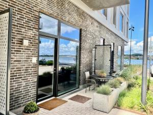 Balkón nebo terasa v ubytování Exclusive Aalborg Harbourfront Apartment with Private Entrance
