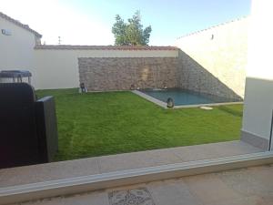 Bazén v ubytování El Refugio del Agua nebo v jeho okolí