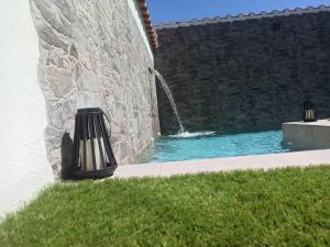 Bazén v ubytování El Refugio del Agua nebo v jeho okolí