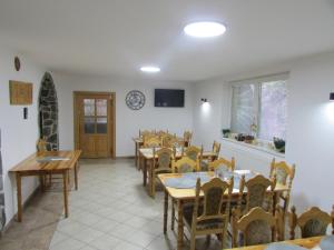 Un televizor și/sau centru de divertisment la Penzion JAS +40 fotografii