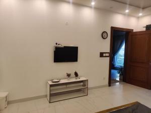 TV a/nebo společenská místnost v ubytování Garden Guest House