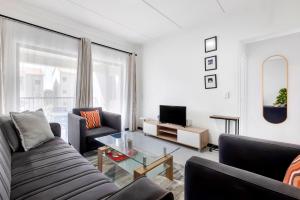Ruang duduk di Lovely 2 bedroom, bathroom