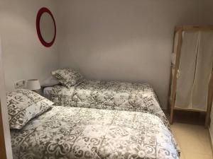 a bedroom with a bed and a mirror on the wall at Sky 101 by Confortsky in Pas de la Casa