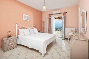 A bed or beds in a room at Villa Nafsika
