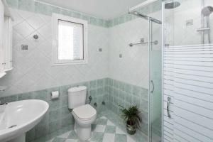 A bathroom at Villa Nafsika
