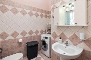 A bathroom at Villa Nafsika