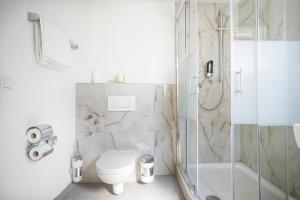Bilik mandi di Hotel Bella Italia