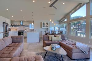 a living room with two brown couches and a kitchen at Cambria Park Shores in Cambria +30 photos
