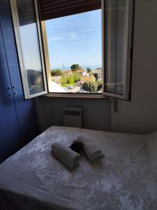 En eller flere senge i et værelse på appartamento a Marzocca di Senigallia a 350 mt dal mare + 8 billeder