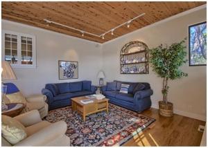 a living room with blue couches and a table at Casa Coventry in Cambria