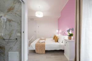 Postel nebo postele na pokoji v ubytování Sa Domu Colorada- Eleganza e comfort nel centro di Villasimius