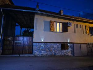 a house with a gate and a building with windows at Konak -Guest house -Ramonda Serbika in Niš