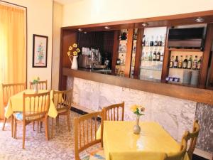 Lounge alebo bar v ubytovaní Hostal Torre Mar
