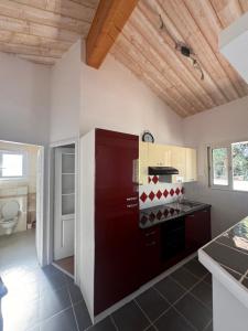 Η κουζίνα ή μικρή κουζίνα στο Maison au calme proche de la plage