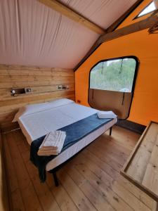 Postel nebo postele na pokoji v ubytování Casa Sgarlata Glamping - Tenda Olivastro