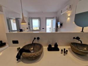 TV a/nebo společenská místnost v ubytování Maeva Suites Santorini