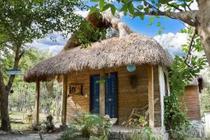 a small hut with a thatched roof at Cabañas Mannan in Tanchachín