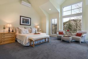 Postel nebo postele na pokoji v ubytování 472 Holden Road + 46 fotografií