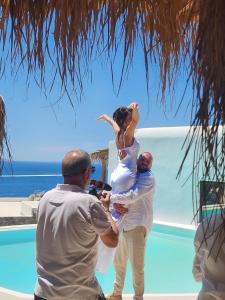 入住ELLI TROPiCAL LUXURY SUITES SUNSET-INFINITY POOL- SEA SIDE-NEAR CENTER PARKING的客人