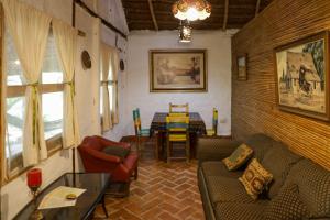 a living room with a couch and a table at Cabañas Mannan in Tanchachín