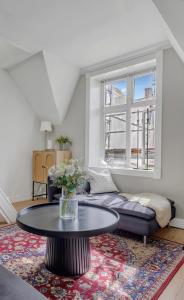 Posezení v ubytování Classic Bergen apartment peaceful space in the city center