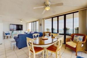 Χώρος καθιστικού στο Right on the Shores, Apt 306 Condo in Flagler Beach with pool & tennis access