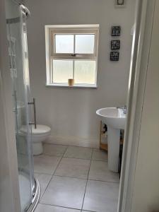 Kamar mandi di Siochain Agus Ciuin Teach
