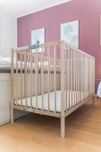 Postel nebo postele na pokoji v ubytování Design-Wohnung I Balkon I sehr zentral I Küche