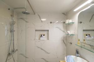 Phòng tắm tại Anastasia Gardens House +52 ảnh