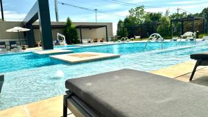 a large swimming pool with at Stylish 1BR Pool & Gym ATX in Austin