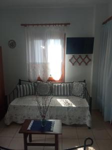 Postel nebo postele na pokoji v ubytování Maravelias Rooms
