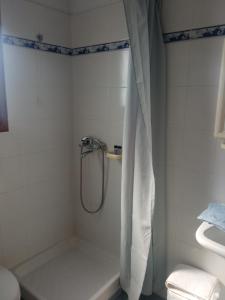 Koupelna v ubytování Maravelias Rooms