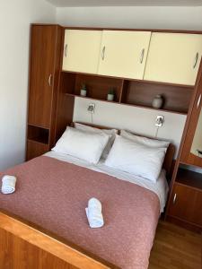 Postel nebo postele na pokoji v ubytování Apartments Znjan