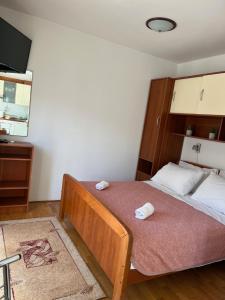 Postel nebo postele na pokoji v ubytování Apartments Znjan