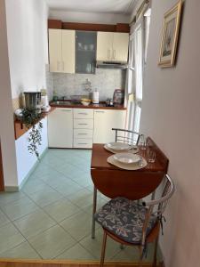 Kuchyň nebo kuchyňský kout v ubytování Apartments Znjan