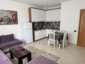 Kuchyň nebo kuchyňský kout v ubytování Orkidea Apartments