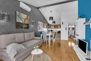 Kuchyň nebo kuchyňský kout v ubytování Kira Sea View apartment